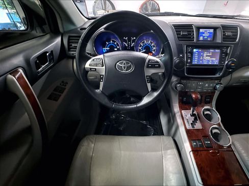 Used 2013 Toyota Highlander Limited AWD/4WD image 8