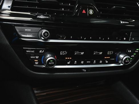 Used 2023 BMW 530i xDrive w/ Premium Package image 43