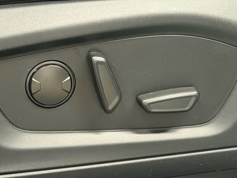 Used 2023 Ford Explorer Platinum w/ Technology Package image 30