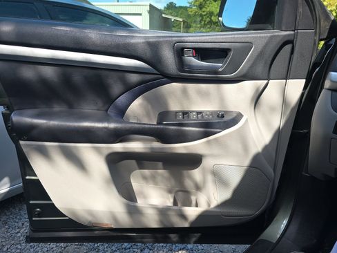 Used 2017 Toyota Highlander XLE FWD image 19