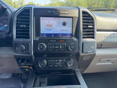 Used 2022 Ford F350 XLT w/ XLT Premium Package AWD/4WD image 7