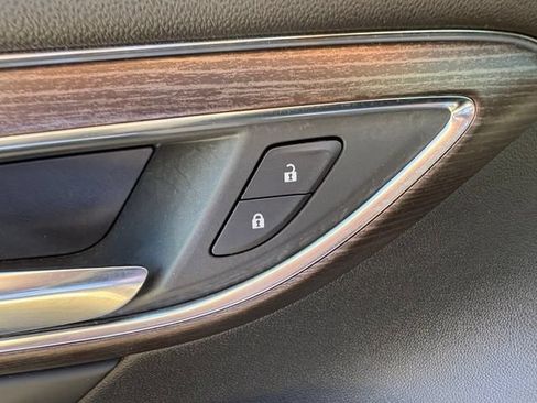 Used 2023 Buick Envision Avenir AWD/4WD image 13