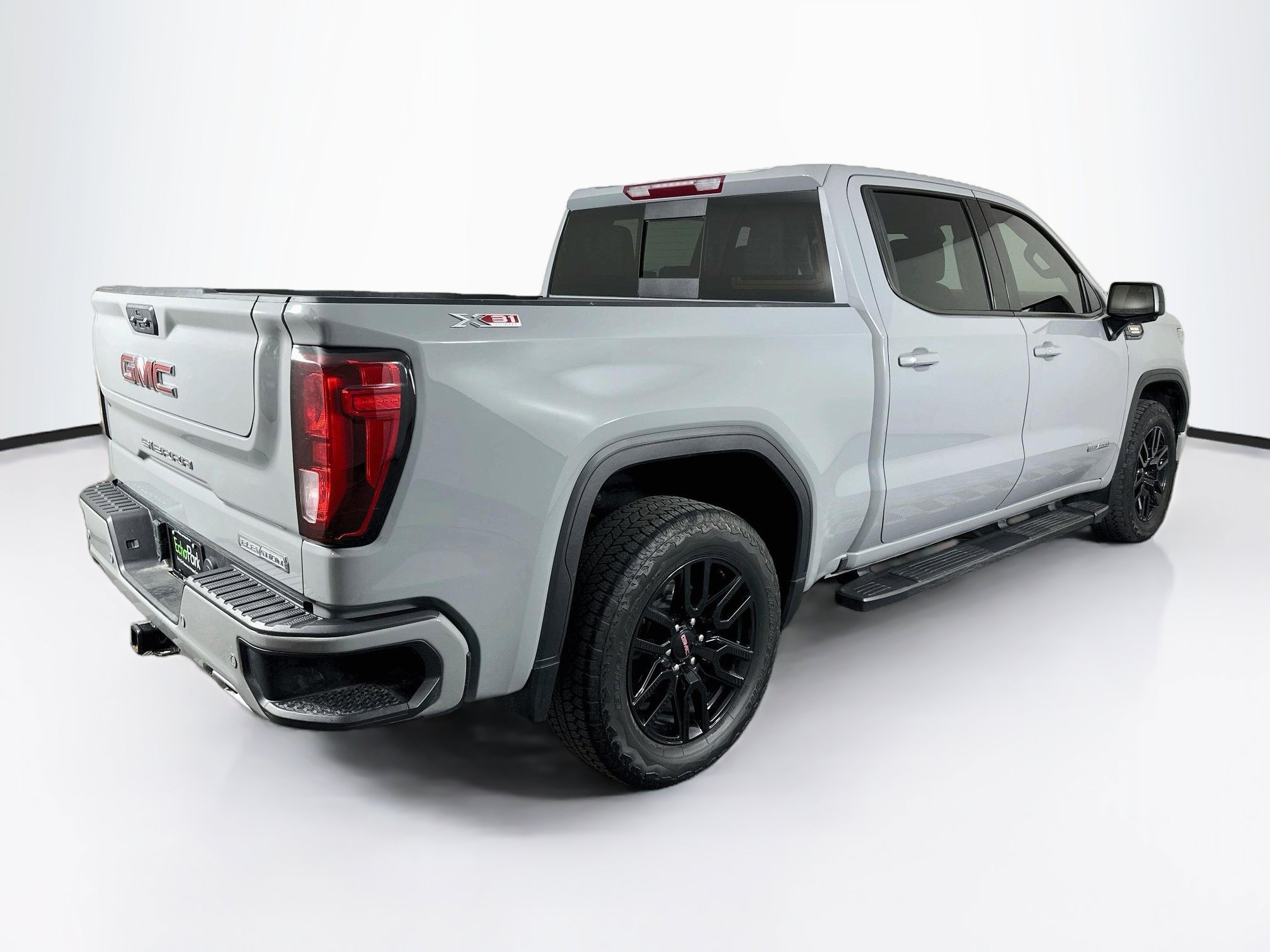 Used 2024 GMC Sierra 1500 Elevation w/ Elevation Premium Package AWD/4WD image 9