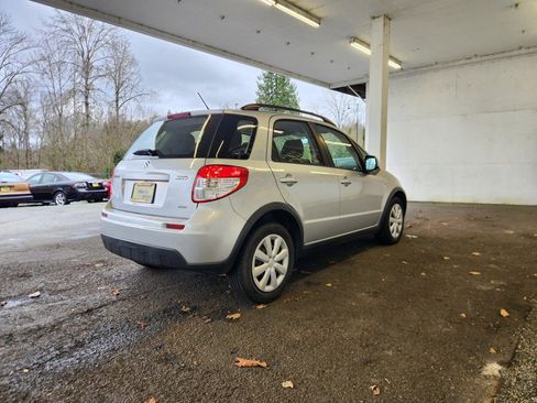Used 2012 Suzuki SX4 AWD Hatchback image 3