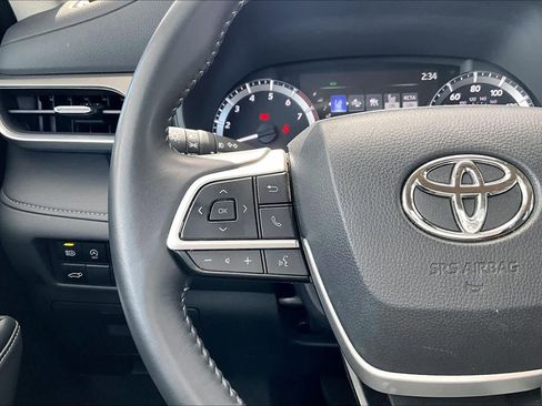 Used 2025 Toyota Highlander LE image 20