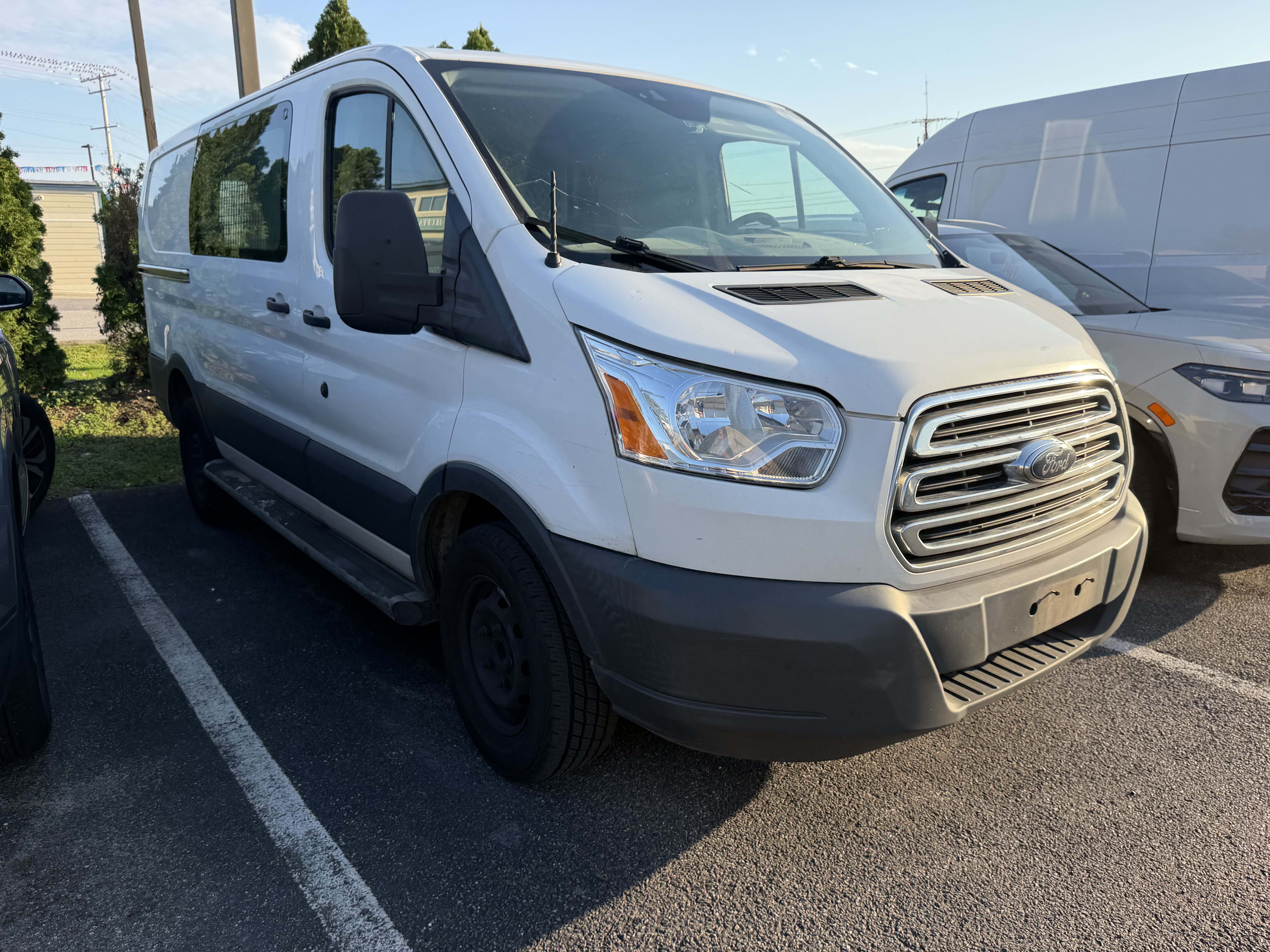 Used 2018 Ford Transit 250 130 Low Roof w/ Exterior Upgrade Package RWD image 3