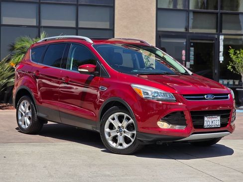 Used 2014 Ford Escape Titanium w/ Equipment Group 401A FWD image 3