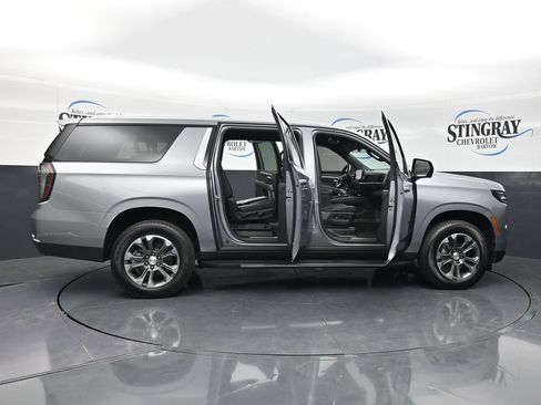 Used 2026 Chevrolet Suburban LT w/ Comfort Package RWD image 39