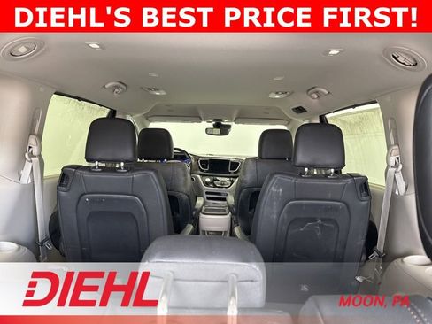 Used 2019 Chrysler Pacifica Touring-L w/ Advanced Safetytec Group FWD image 9