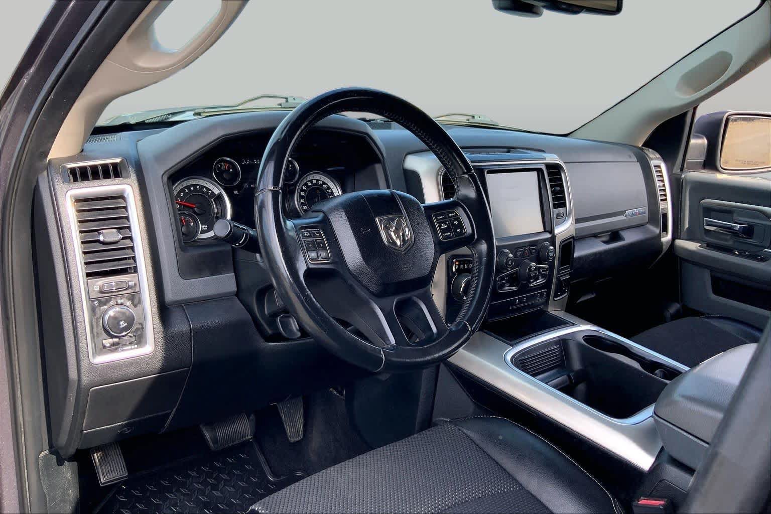 Used 2017 RAM 1500 SLT RWD image 17