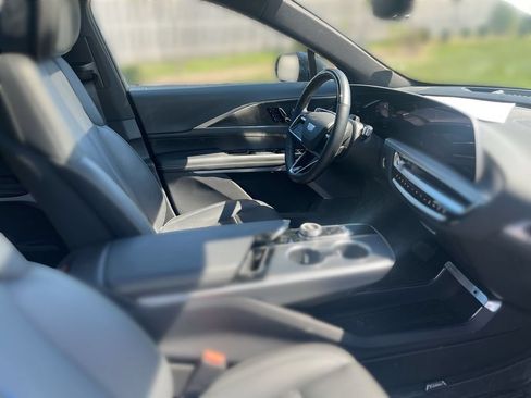 Certified 2025 Cadillac Lyriq Luxury w/ LPO, Floor Liner Package AWD/4WD image 32