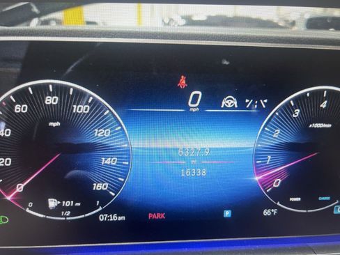 Used 2024 Mercedes-Benz GLS 450 4MATIC image 5