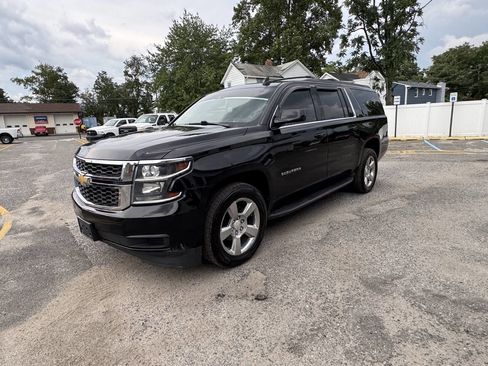 Used 2018 Chevrolet Suburban LT image 25