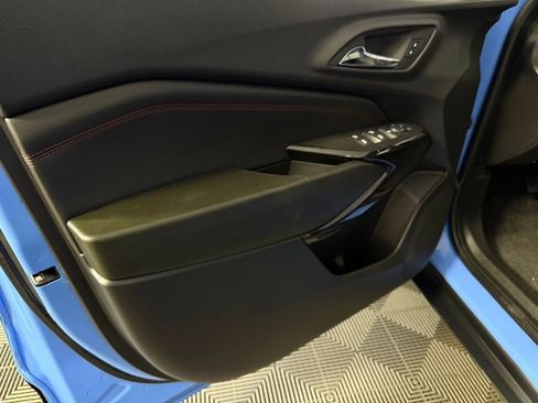 Used 2024 Chevrolet Trax RS w/ Sunroof Package FWD image 25