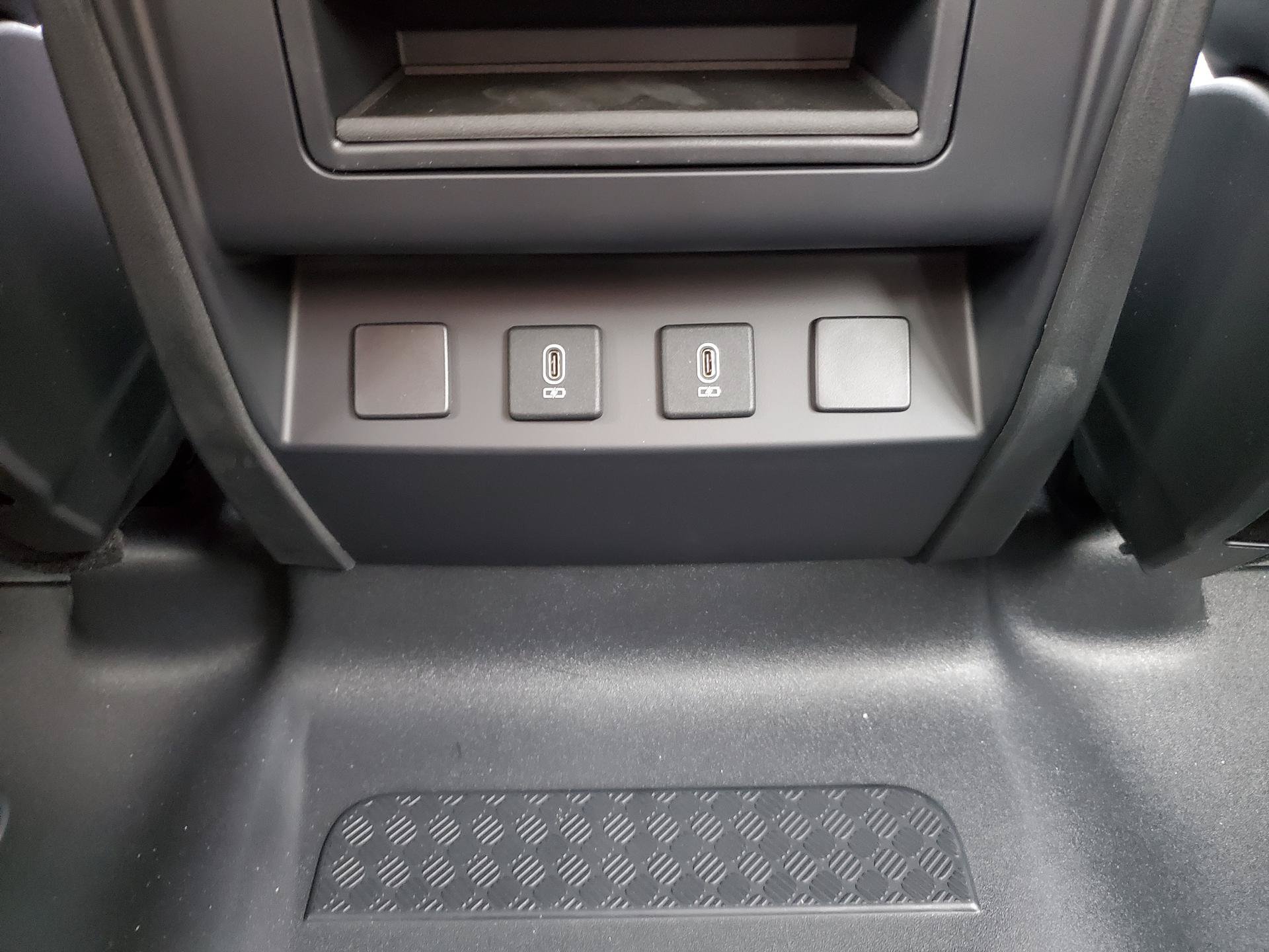 New 2026 Land Rover Defender 110 X-Dynamic SE AWD/4WD image 14
