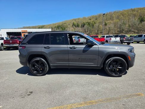 Used 2024 Jeep Grand Cherokee Altitude AWD/4WD image 4