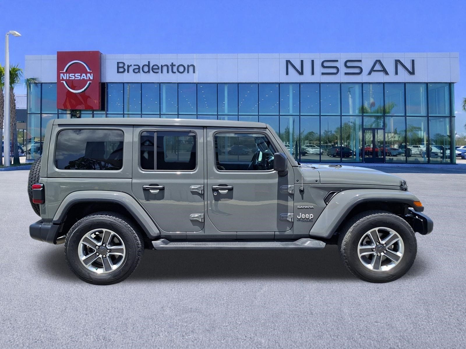 Used 2020 Jeep Wrangler Unlimited Sahara w/ LED Lighting Group AWD/4WD image 4