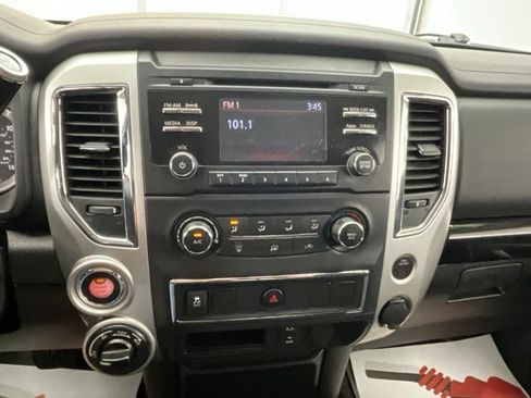 Used 2017 Nissan Titan SV AWD/4WD image 9