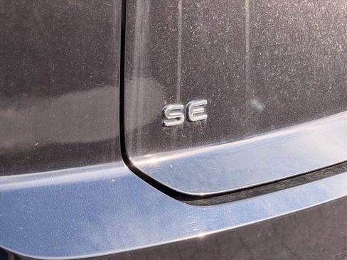 Used 2024 Volkswagen Atlas Cross Sport SE image 21