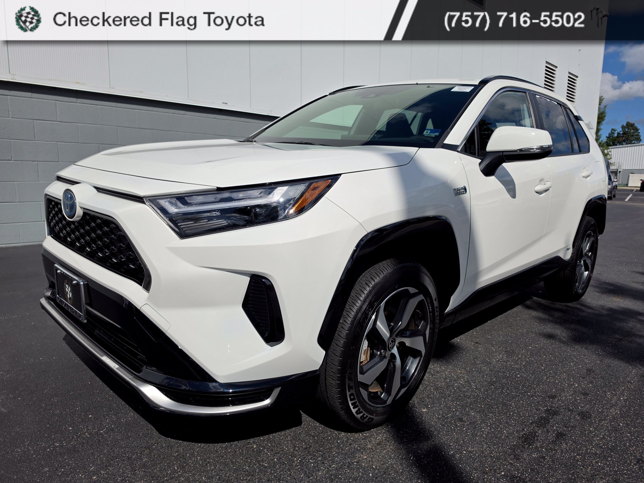 Used 2024 Toyota RAV4 SE w/ Weather & Moonroof Package AWD/4WD image 1