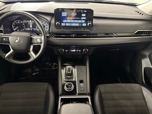 Used 2024 Mitsubishi Outlander SE image 32