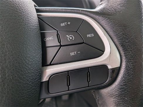 Used 2018 Jeep Renegade Latitude w/ Cold Weather Group image 20