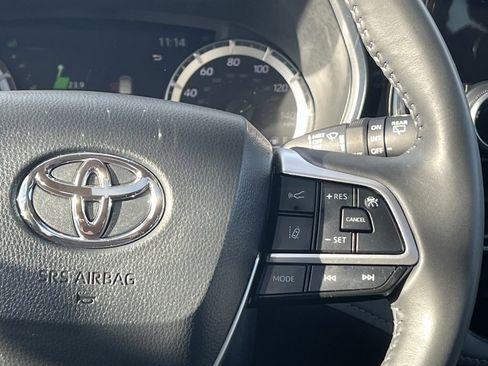 Certified 2024 Toyota Highlander XLE image 23