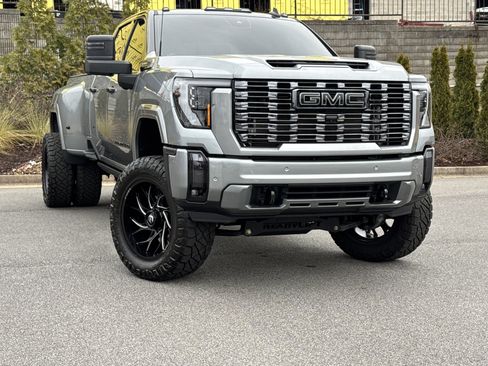Used 2024 GMC Sierra 3500 Denali Ultimate image 2
