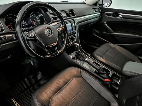 Used 2017 Volkswagen Passat 1.8T SE image 12