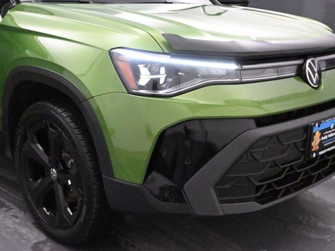 Certified 2025 Volkswagen Taos SE image 15