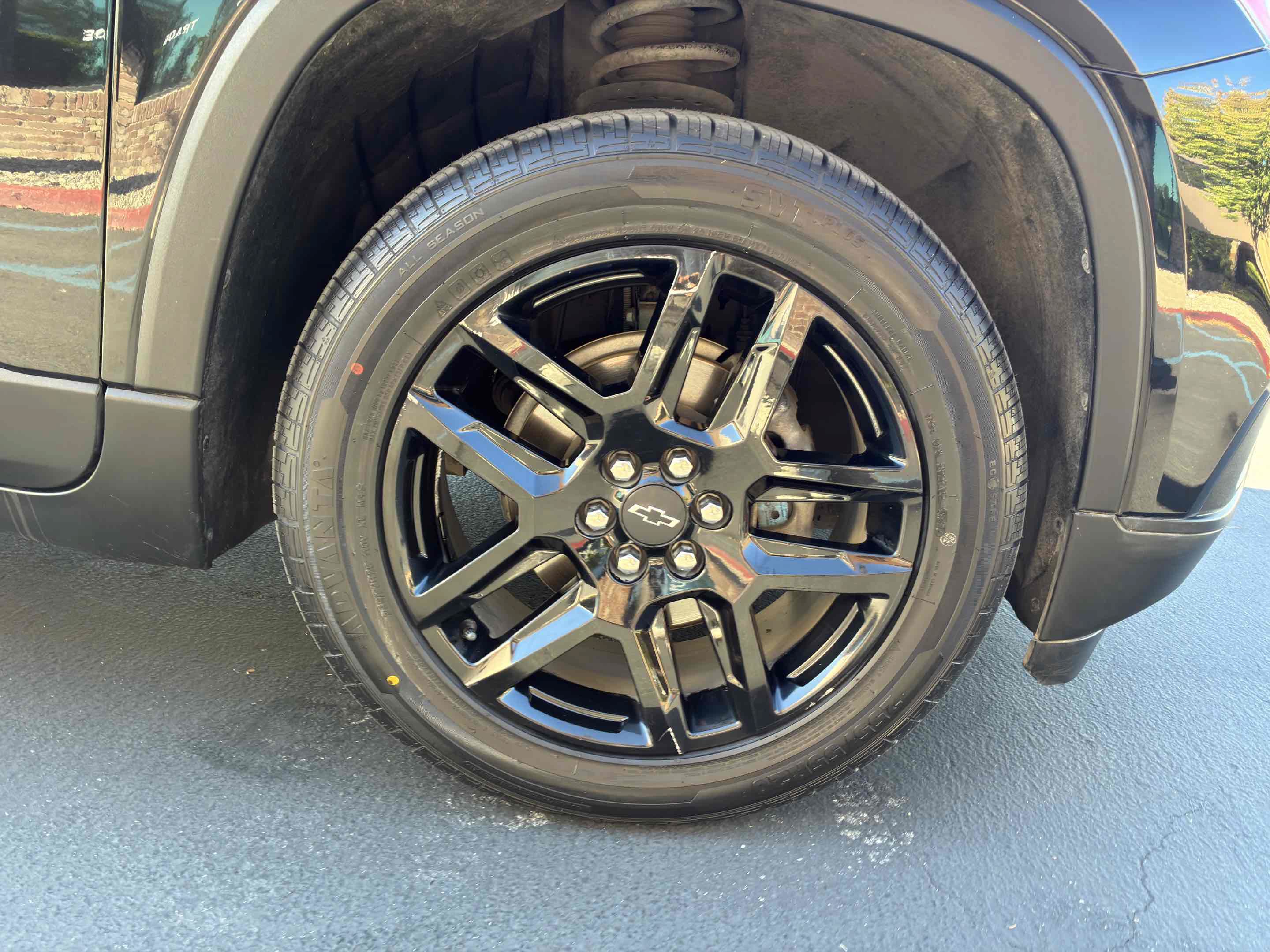 Used 2021 Chevrolet Traverse LS w/ LPO, Black Accent Package FWD image 12