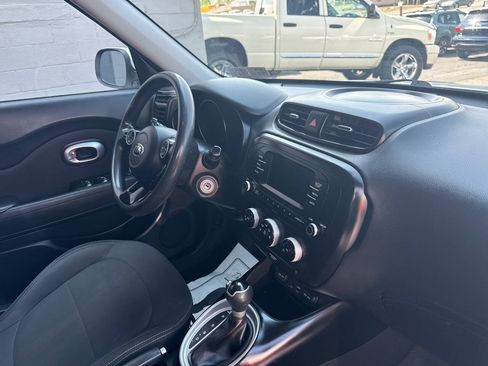 Used 2018 Kia Soul FWD image 25