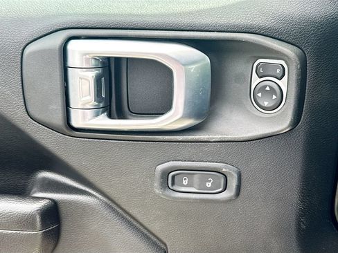 Used 2023 Jeep Wrangler Unlimited w/ Convenience Group AWD/4WD image 19