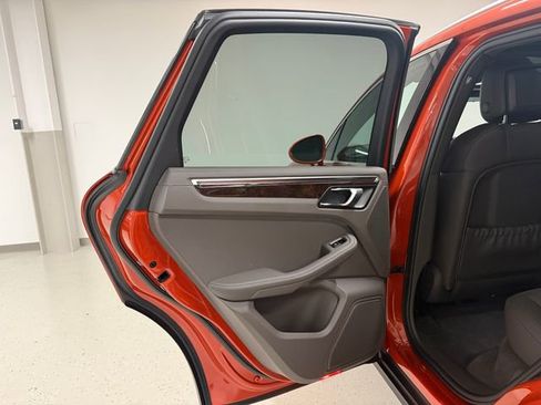 Certified 2023 Porsche Macan S AWD/4WD image 33