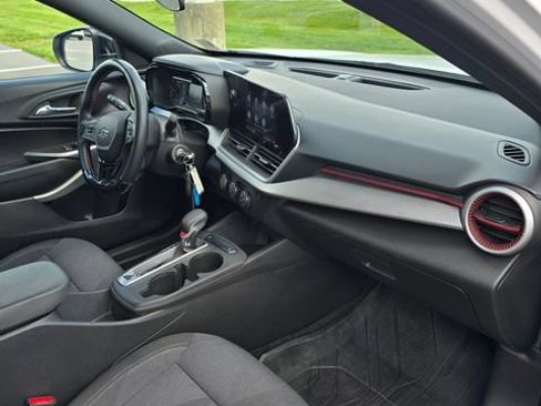 Used 2024 Chevrolet Trax RS w/ Sunroof Package FWD image 35