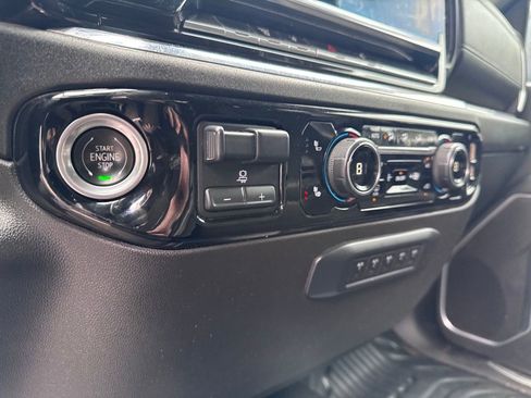 Used 2024 Chevrolet Silverado 2500 LT w/ Convenience Package image 24