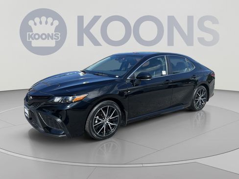 Used 2023 Toyota Camry SE w/ Cold Weather Package AWD/4WD image 1