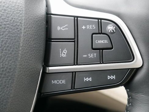 Used 2024 Toyota Highlander Platinum image 26