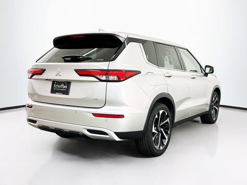 Used 2024 Mitsubishi Outlander SE image 9