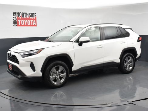 Used 2025 Toyota RAV4 XLE AWD/4WD image 8