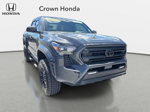 Used 2025 Toyota Tacoma SR5 image 9