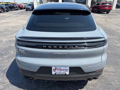 Used 2024 Porsche Cayenne Coupe AWD/4WD image 12