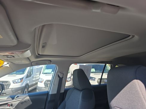 Used 2021 Toyota RAV4 XLE w/ Convenience Package image 30