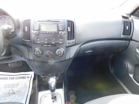 Used 2009 Hyundai Elantra w/ Premium-Sport Pkg 2 FWD image 7