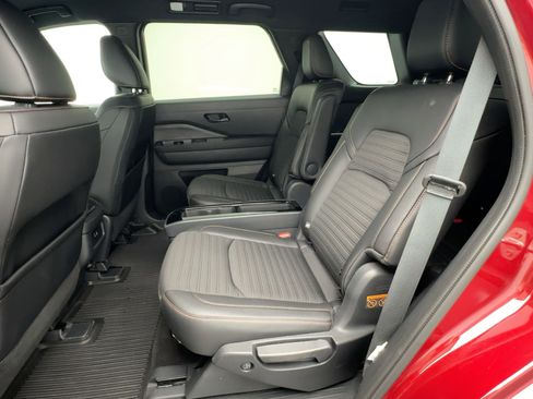 Used 2025 Nissan Pathfinder Rock Creek image 14