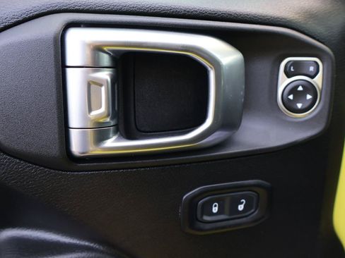 Used 2023 Jeep Gladiator Sport AWD/4WD image 12