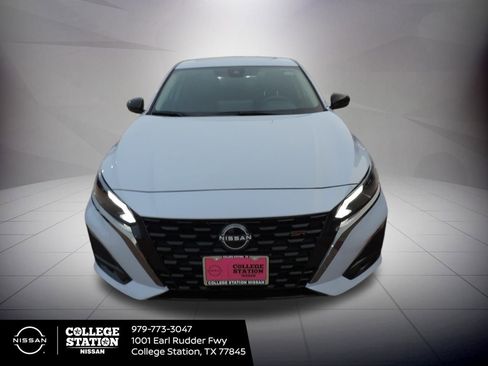 New 2025 Nissan Altima 2.5 SR w/ SR Premium Package image 12