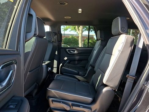 Used 2024 GMC Yukon SLT w/ SLT Luxury Package AWD/4WD image 10