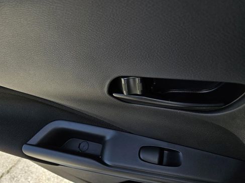 New 2025 Nissan Kicks Play S image 8