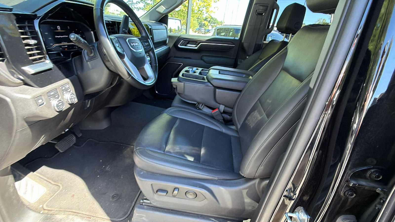 Used 2025 GMC Sierra 1500 SLT AWD/4WD image 16